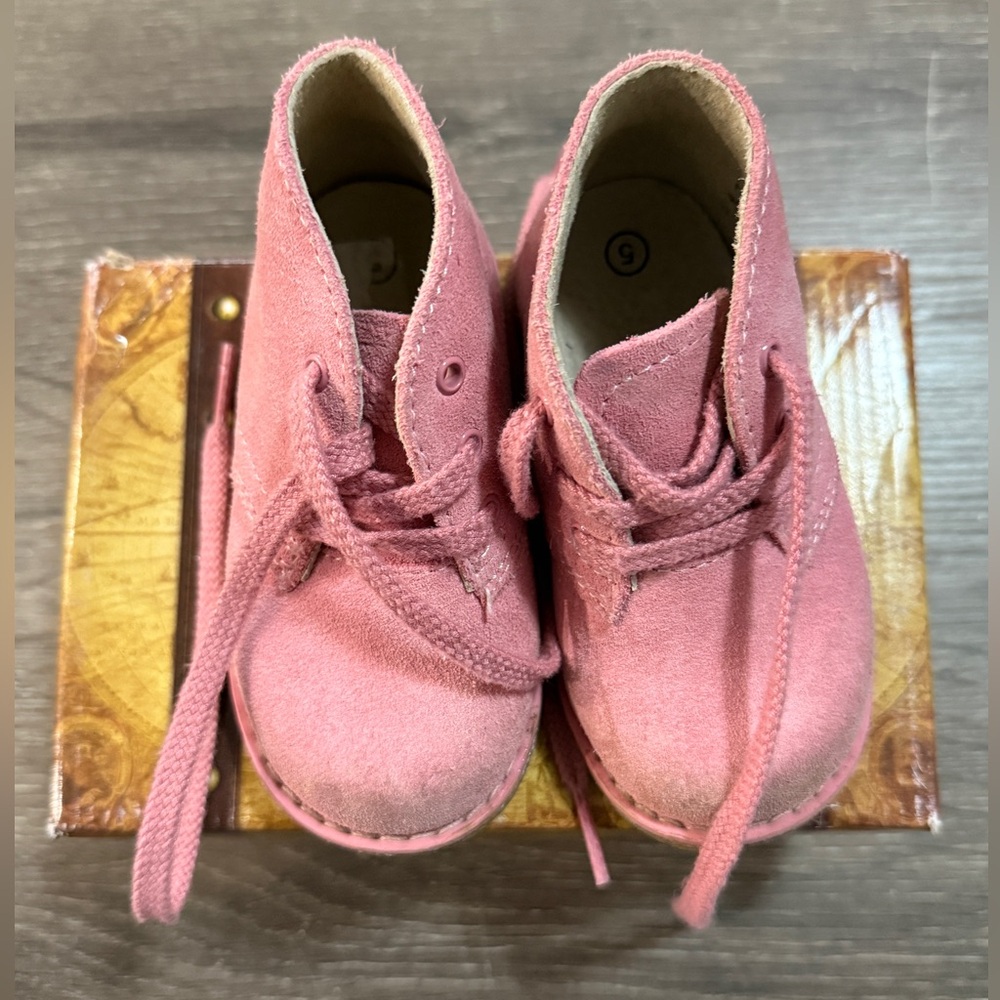 GUC Footmates Bizzie 5.0M suede Hampton’s Hot Pink 

Exclusive for TBBC